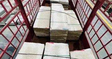 百色 黄金麻花岗岩荔枝面，光面毛板装车完成