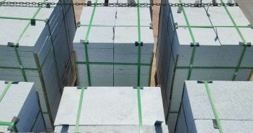 百色 芝麻白花岗岩5公分地铺石 花岗岩厂家工厂装车日常