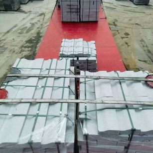 百色 芝麻白仿形加直形路沿石出货日常