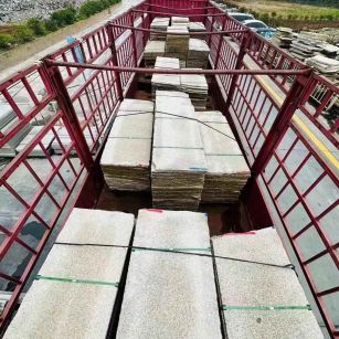 百色 黄金麻花岗岩荔枝面，光面毛板装车完成