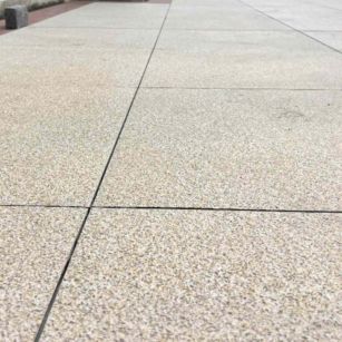 百色 黄金麻花岗岩石板材荔枝面地面铺装效果