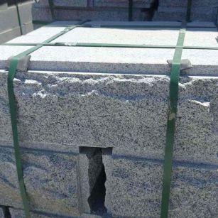 百色 芝麻白花岗岩自然面成品