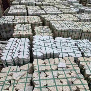 百色 黄金麻白麻花岗岩荔枝面地铺石(冰裂纹)