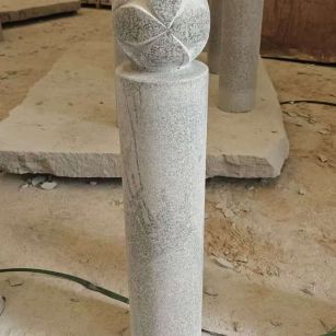 百色 芝麻白花岗岩石材挡车石柱、停车柱、圆柱挡车柱、方柱挡车柱等