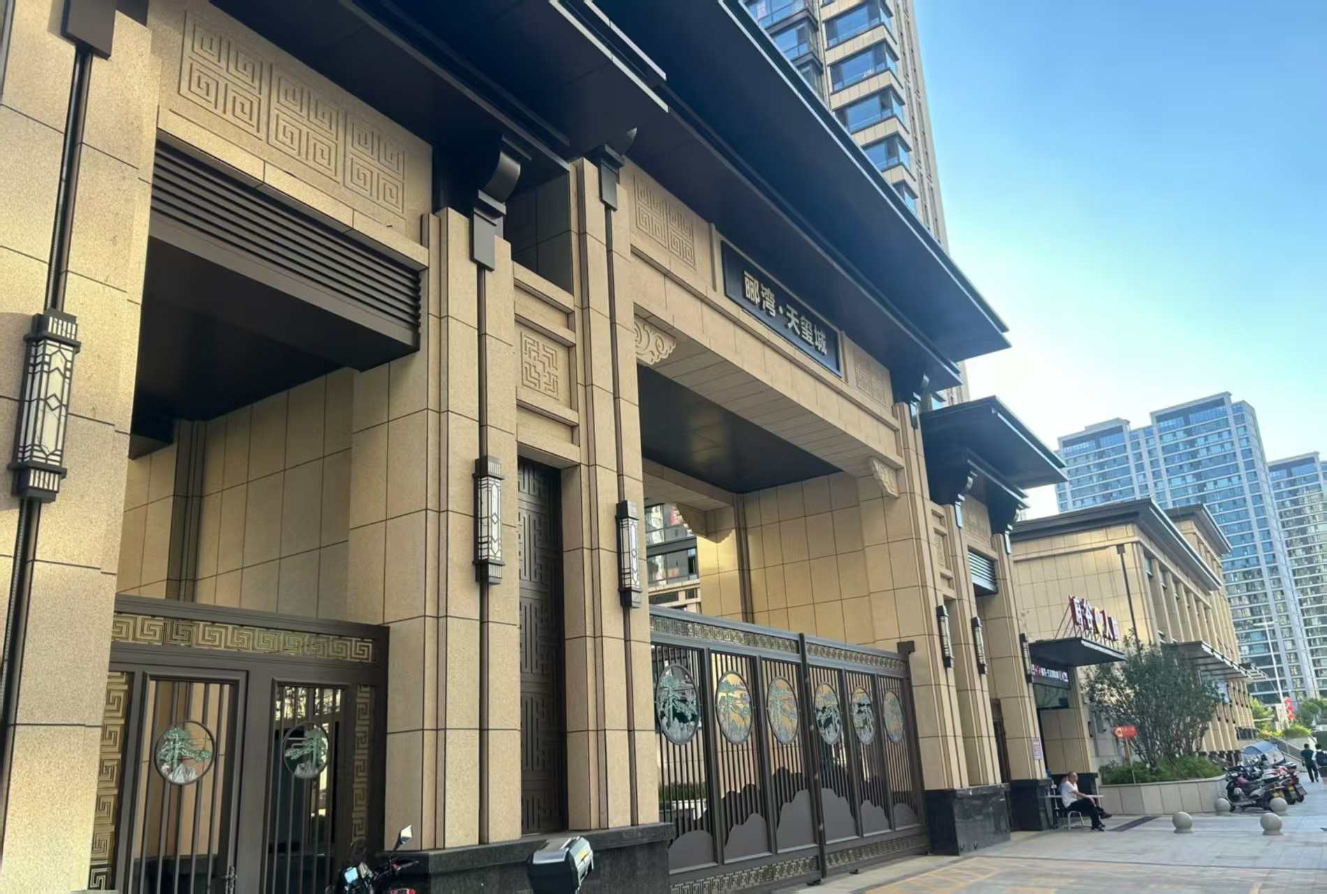 百色 黄金麻花岗岩荔枝面小区门楼外墙干挂