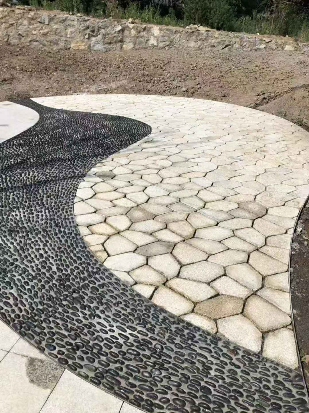 百色 黄金麻冰裂纹地铺石工地铺装案例