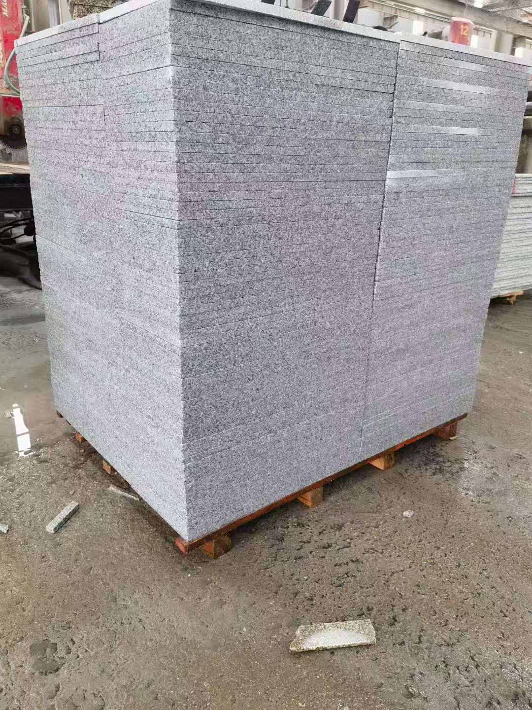 百色 芝麻白火烧面1.8厚300*600地铺石，尺寸标准，厚薄均匀