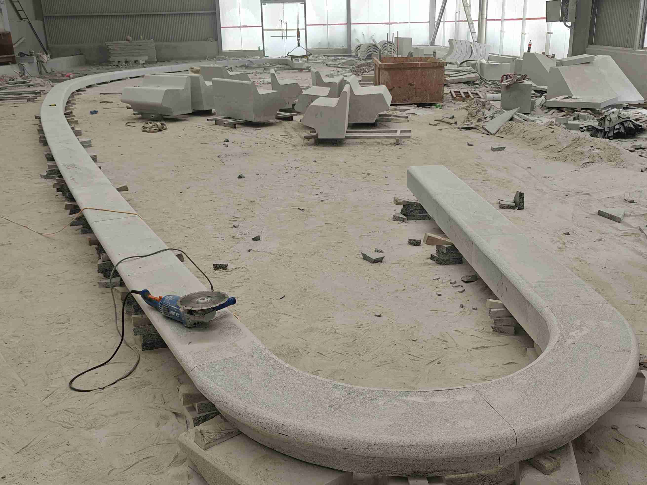 百色 芝麻白花岗岩弧形花坛石，坐凳石