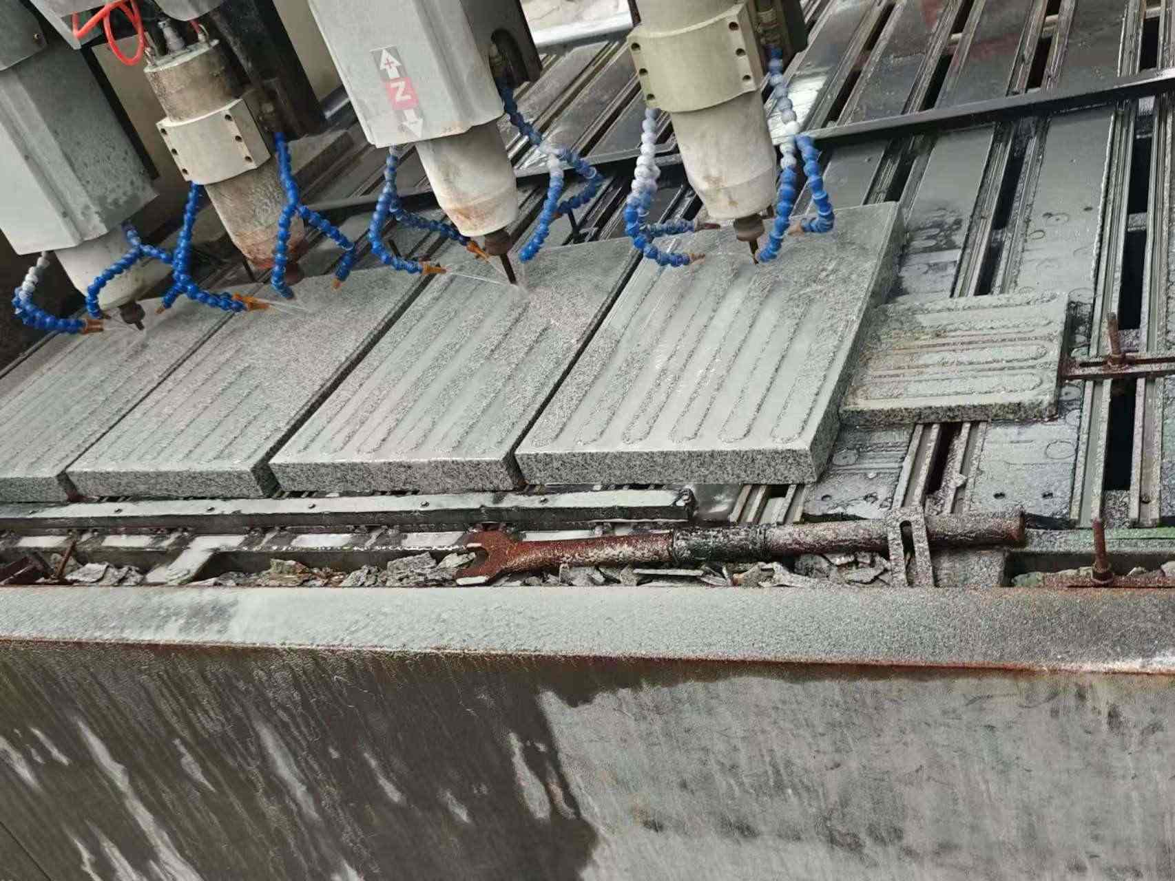 百色 芝麻白花岗岩荔枝面盲道雕刻