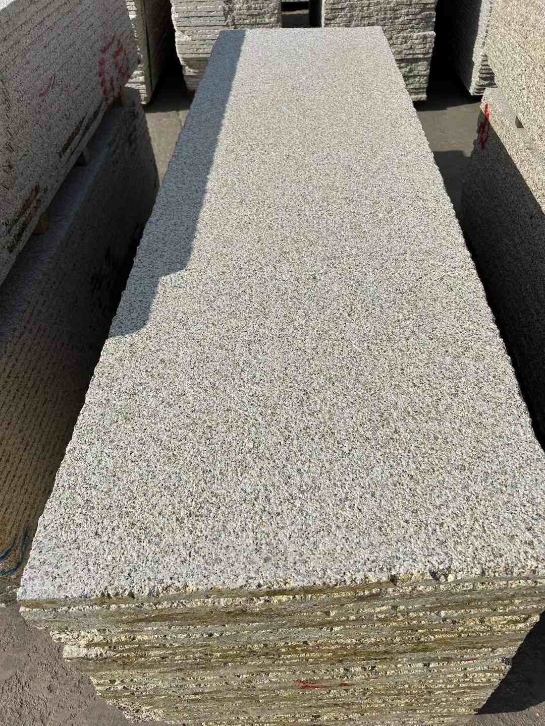 百色 黄金麻花岗岩荔枝面毛板，半成品