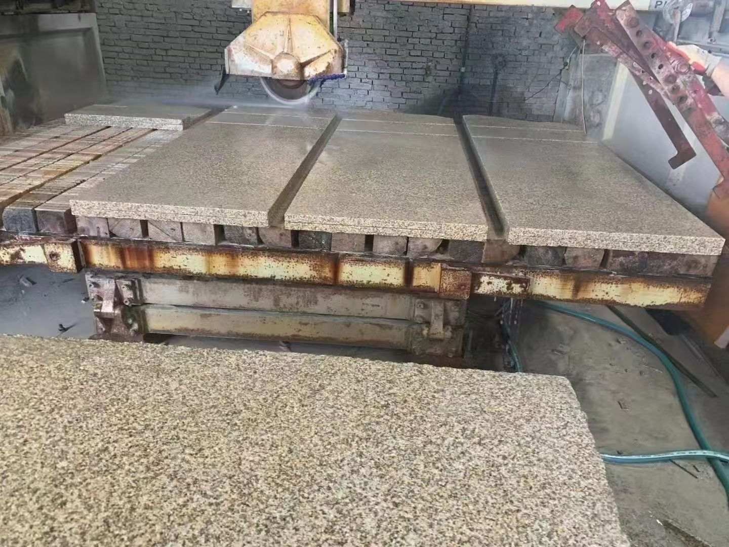 百色 黄金麻荔枝面成品板加工