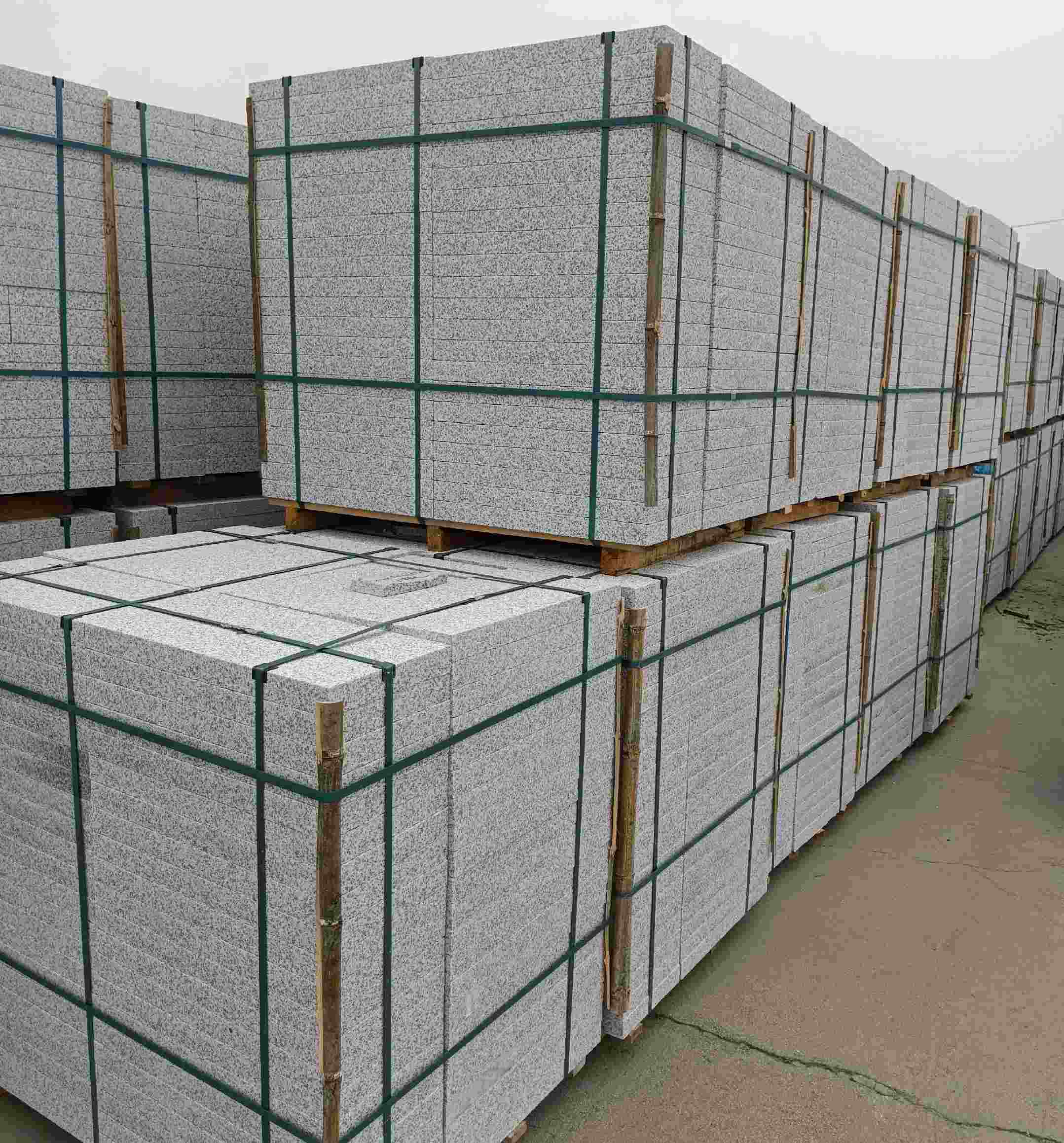 百色 白麻花岗岩石材荔枝面地铺石（300*600*50）