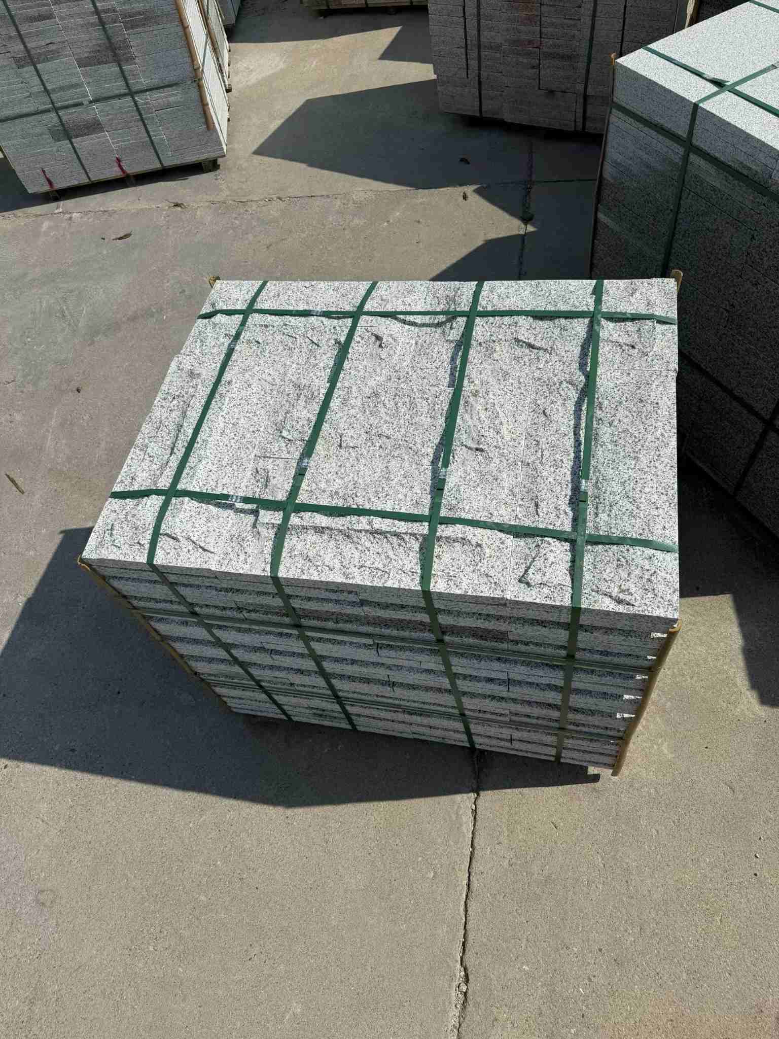 百色 白麻花岗岩石材自然面蘑菇石成品