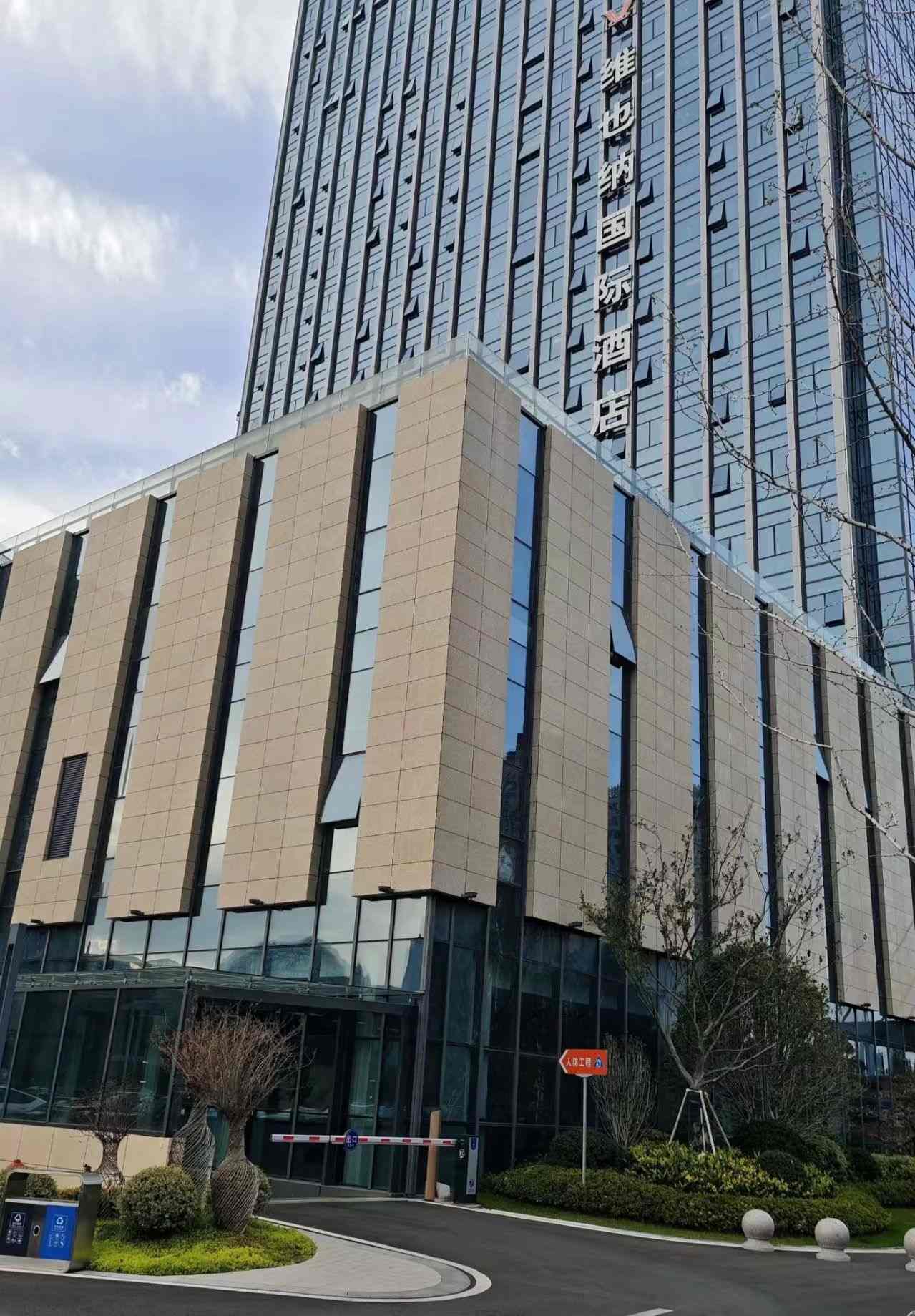 百色 黄金麻花岗岩外墙干挂