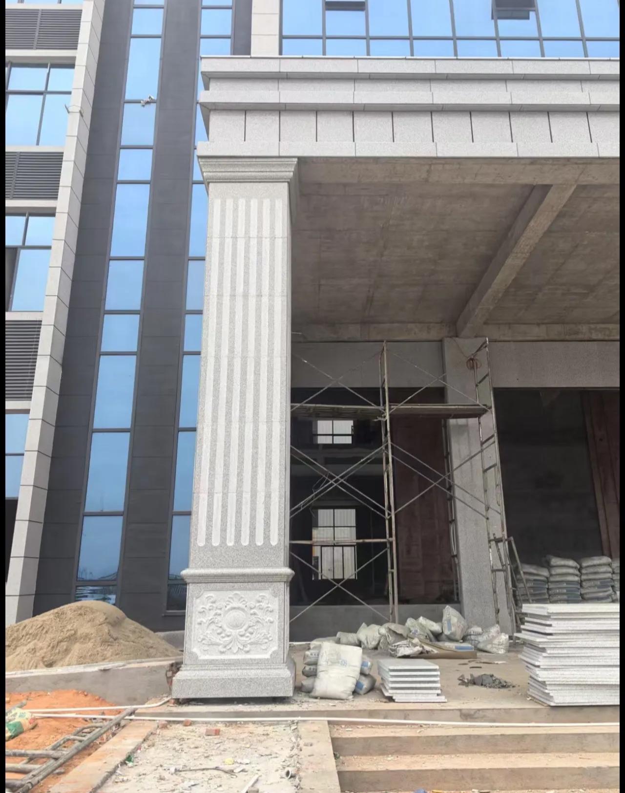 百色 芝麻白光面花岗岩门楼大柱（罗马柱）配雕花底座