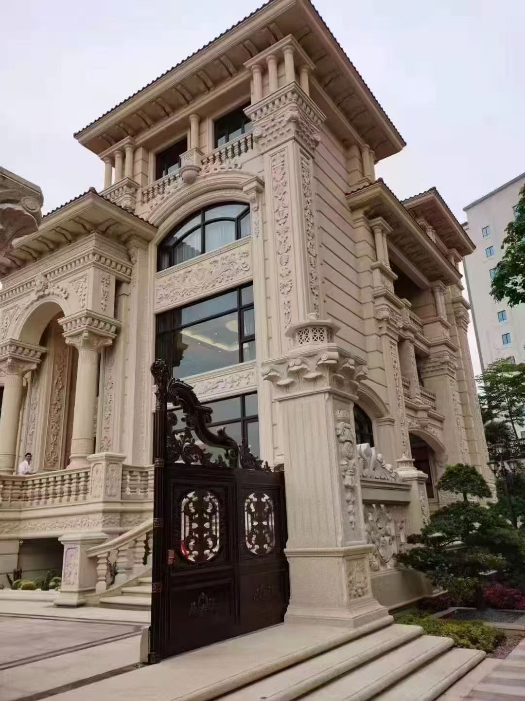 百色 黄金麻花岗岩别墅外墙干挂效果展示