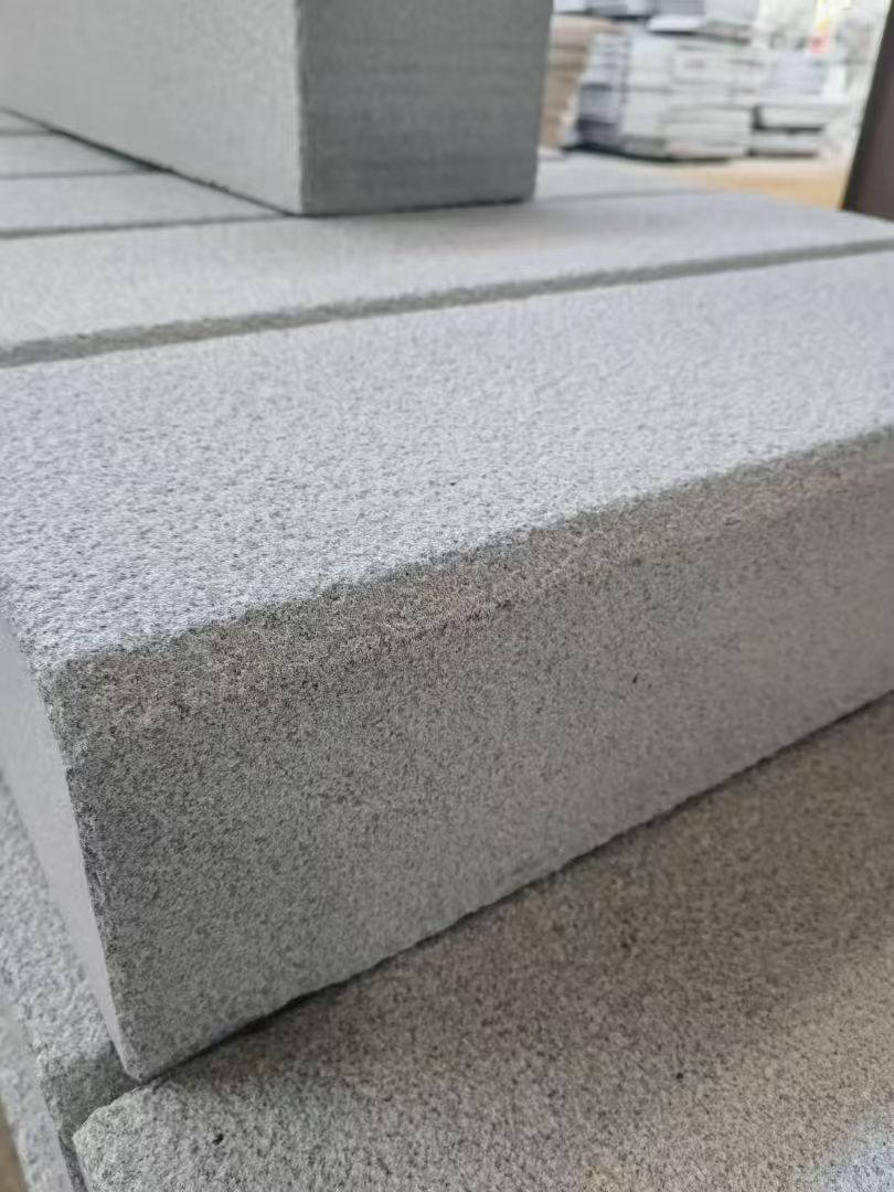 百色 芝麻灰荔枝面路沿石