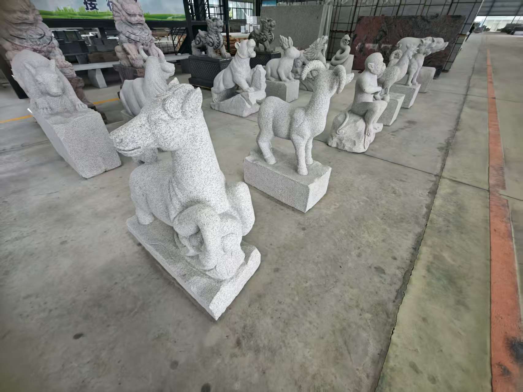 百色 芝麻白花岗岩造型立体雕刻——十二生肖