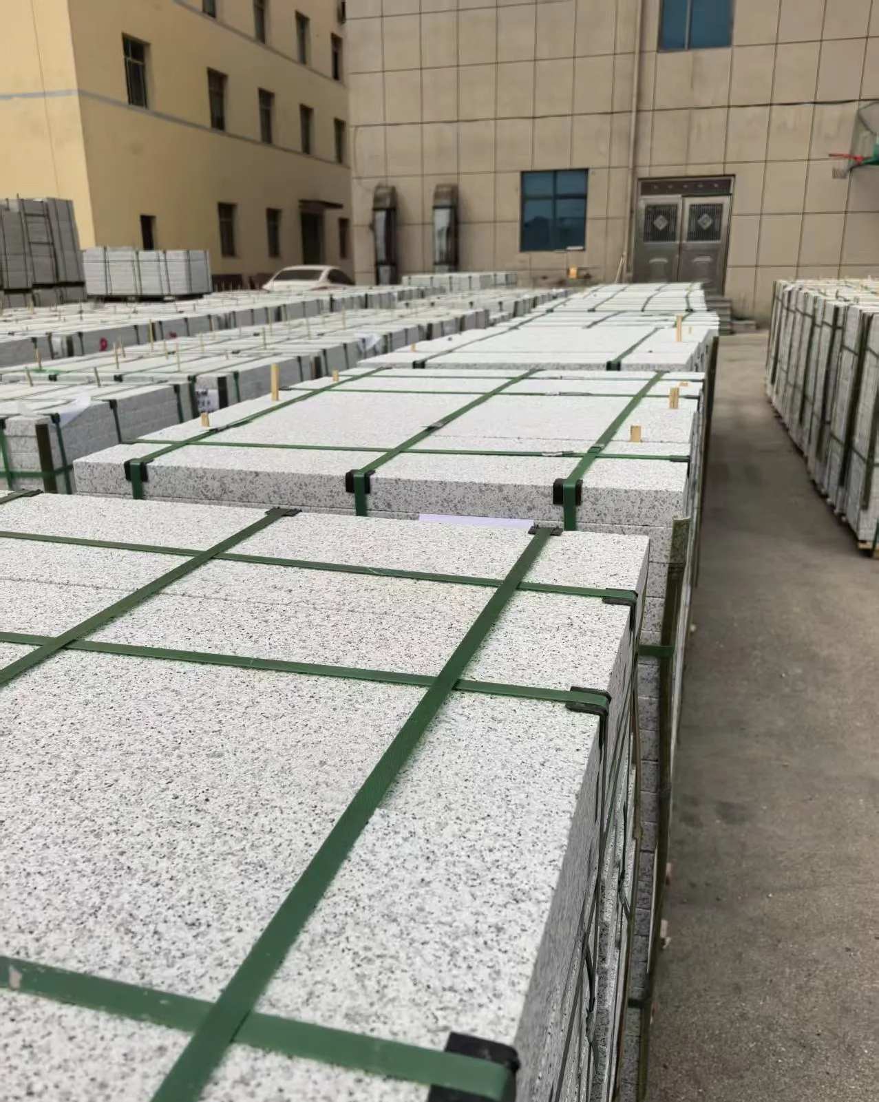 百色 白麻花岗岩5.0公分荔枝面地铺石