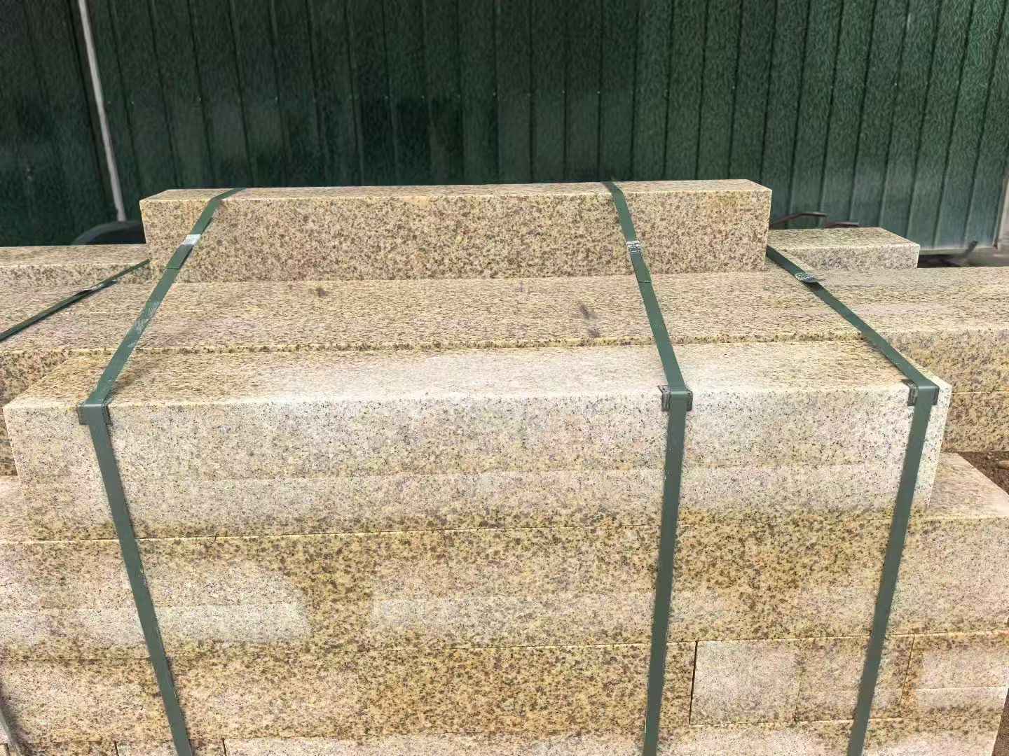 百色 黄金麻花岗岩石材机切面栏杆料半成品