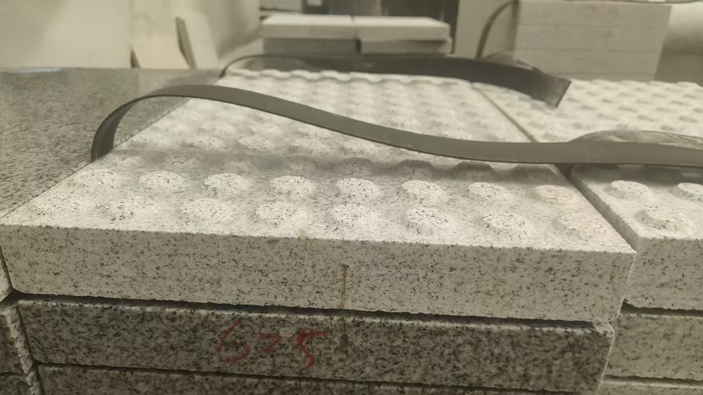 百色 芝麻白花岗岩6.0公分荔枝面五轴加工雕刻盲点