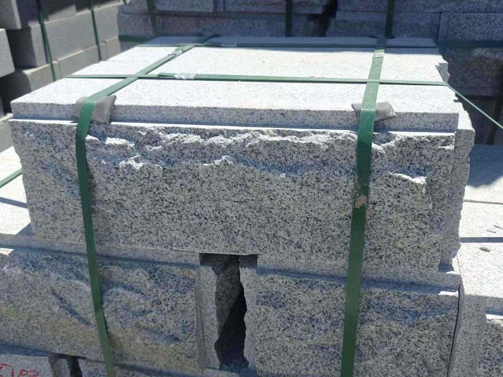 百色 芝麻白花岗岩自然面成品