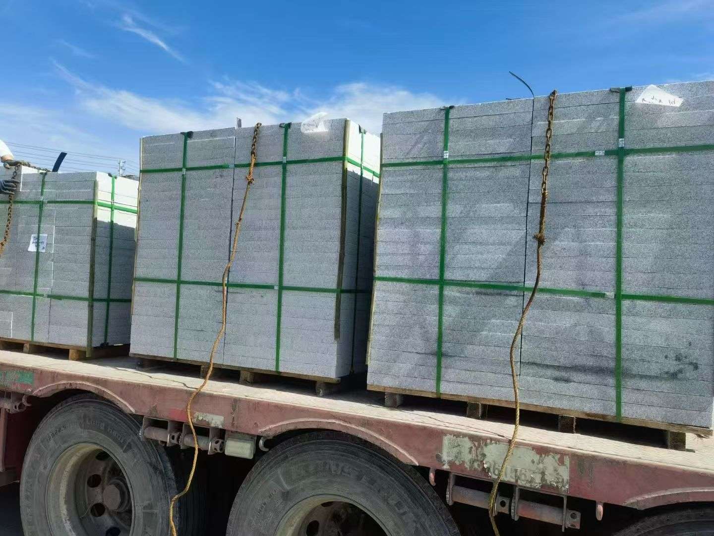 百色 芝麻白花岗岩地铺石装车日常