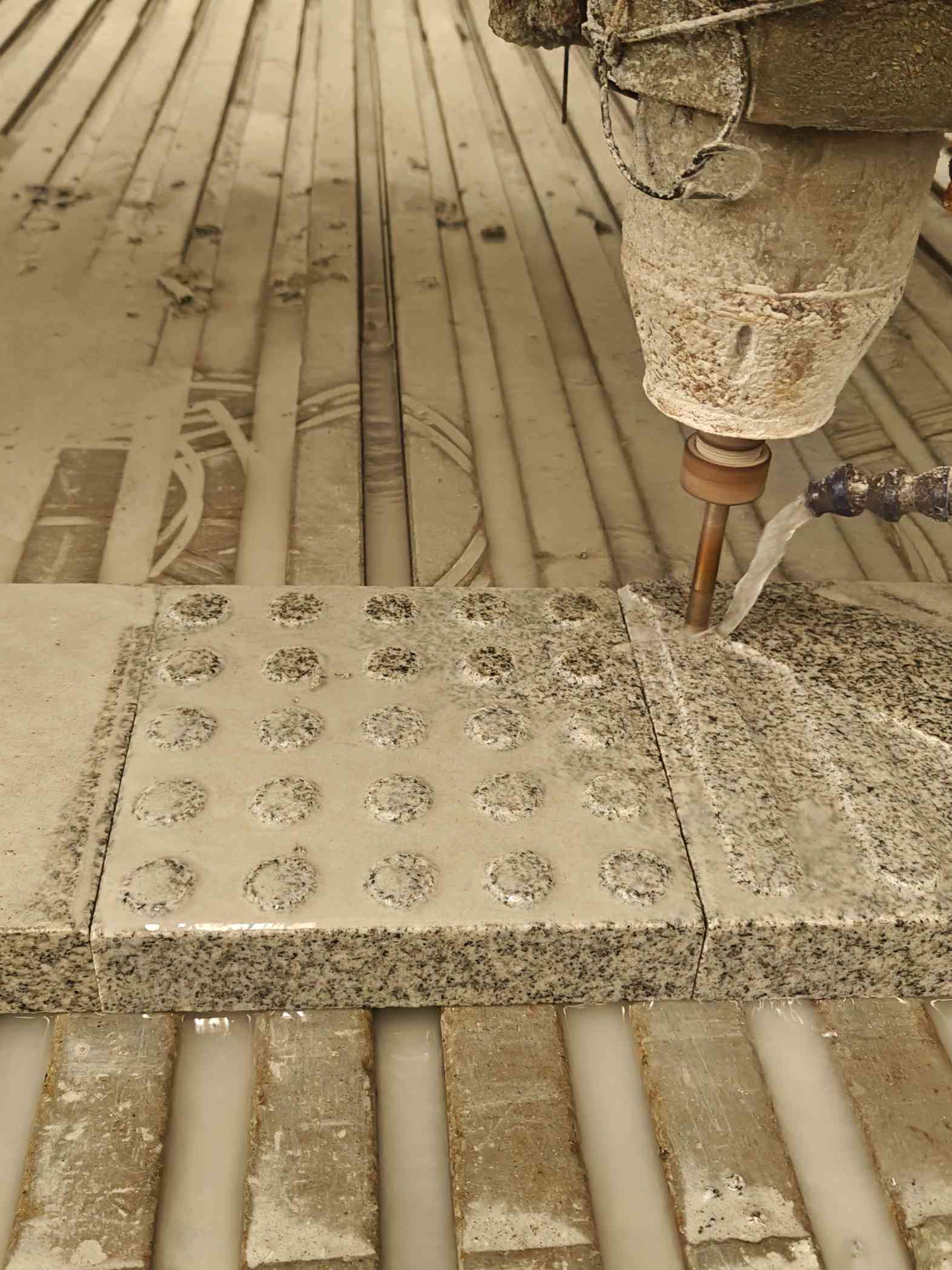 百色 芝麻白花岗岩石材盲人石、盲道石、盲点石