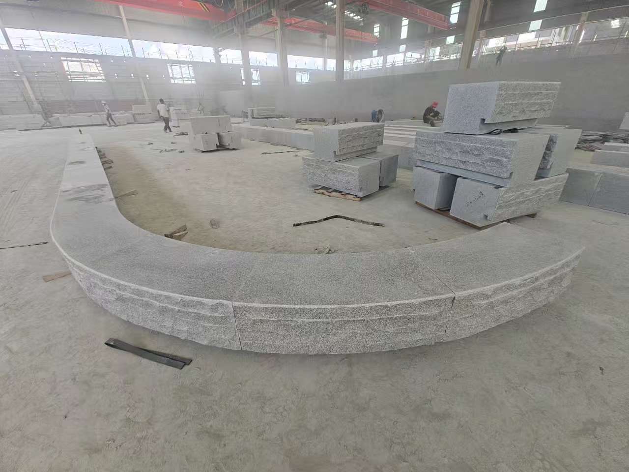 百色 芝麻白异形坐凳，自然面光面弧形加工