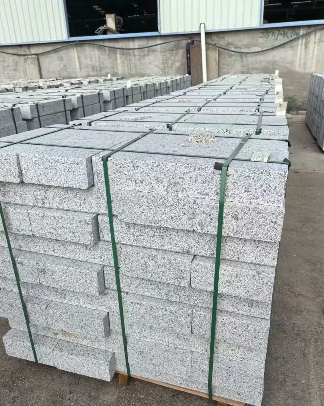 百色 白麻花岗岩路沿石，弧形路沿石，道牙石，马路牙子，界石，路缘石，平沿石，直岩石，平缘石等