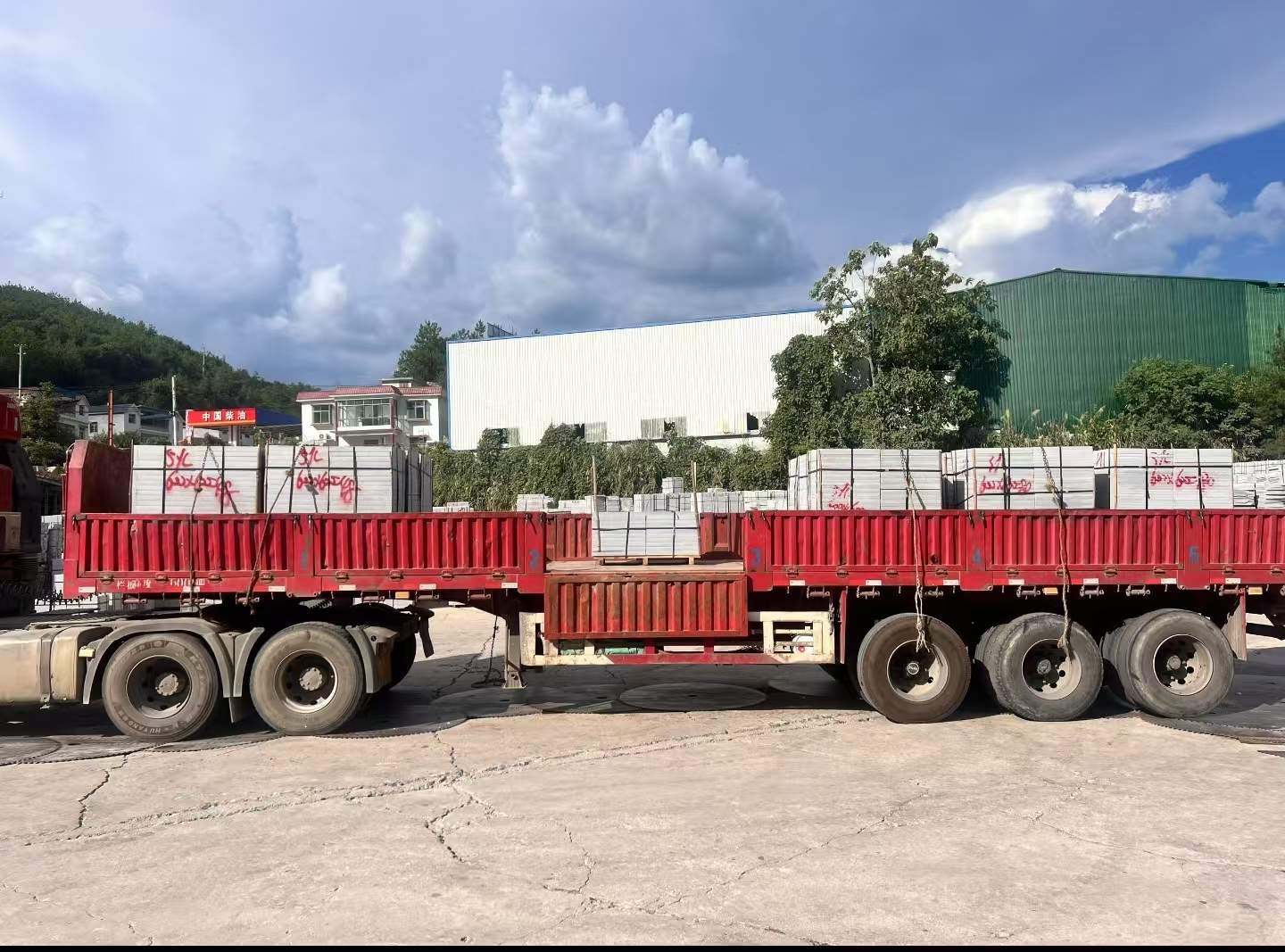 百色 芝麻灰花岗岩地铺石出货日常