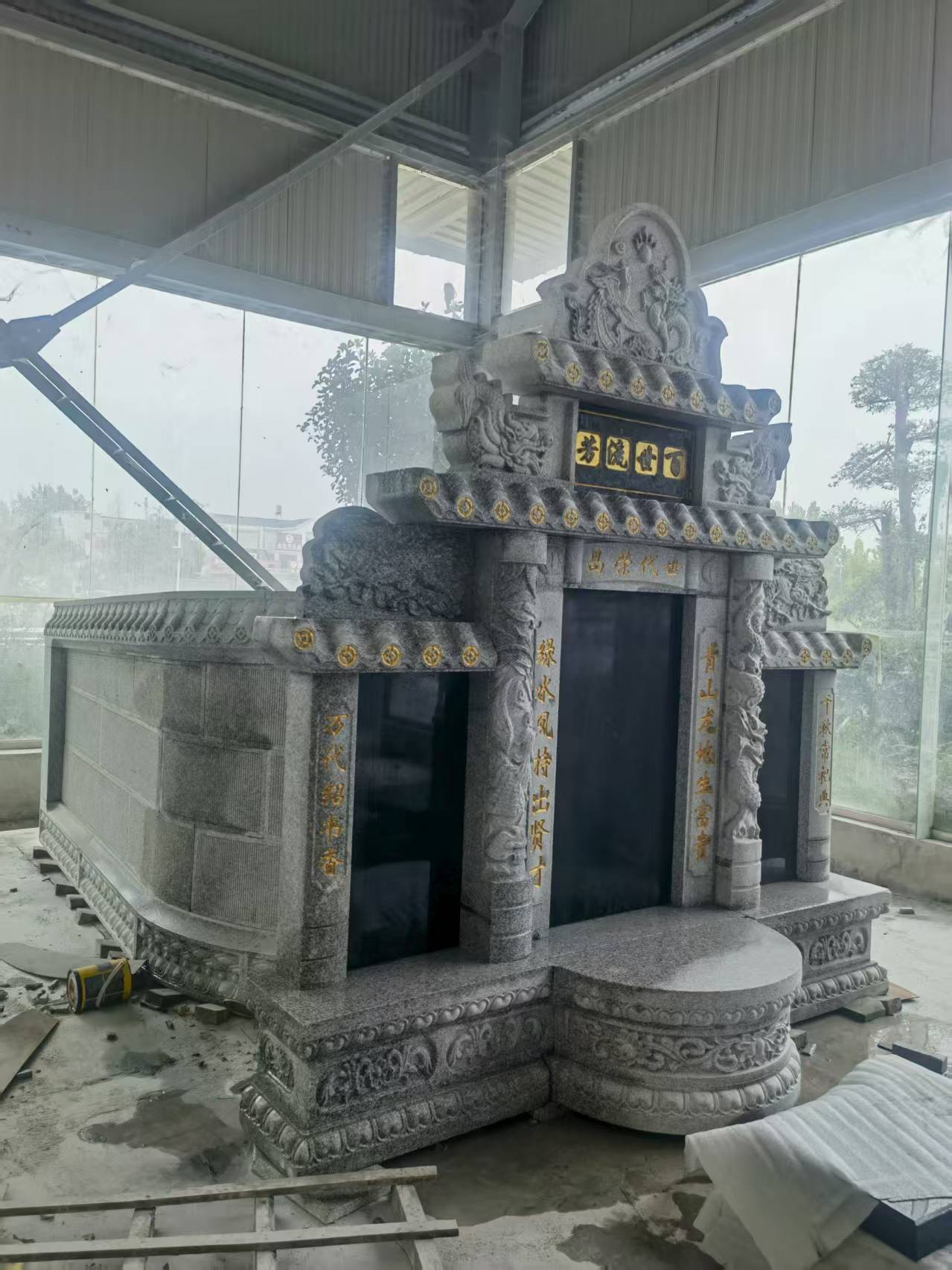 百色 芝麻白墓碑效果展示图